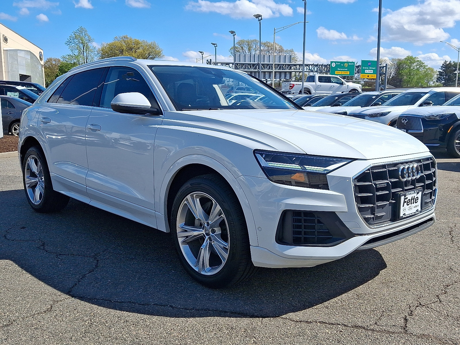 Used 2019 Audi Q8 Premium Plus AWD/4WD image 3