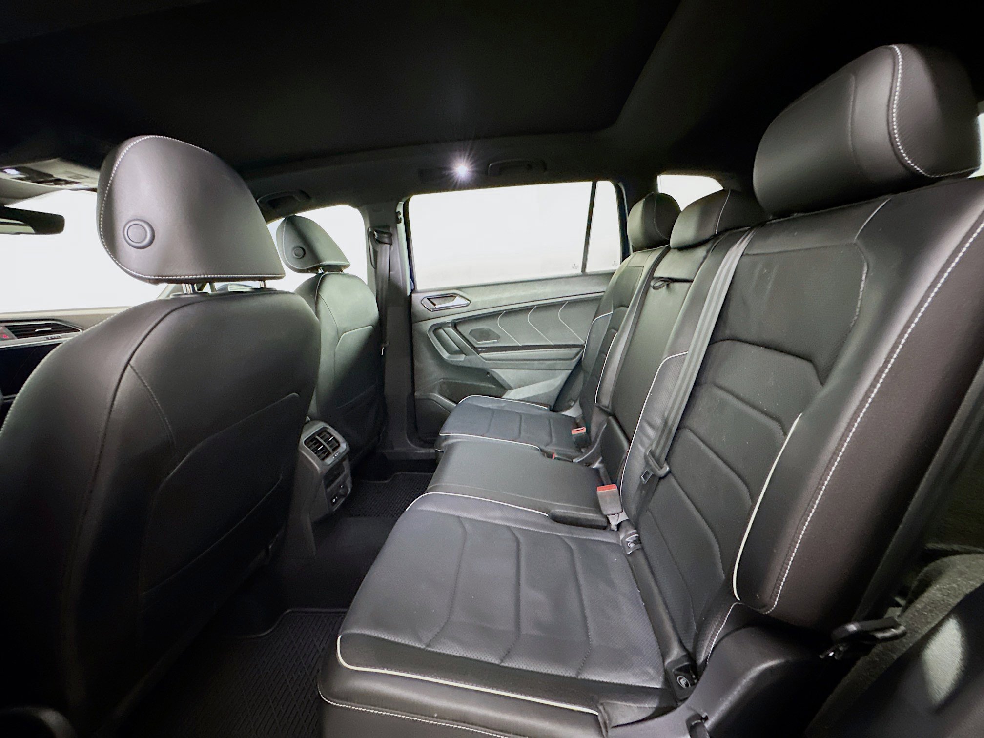 Used 2022 Volkswagen Tiguan SEL R-Line image 28