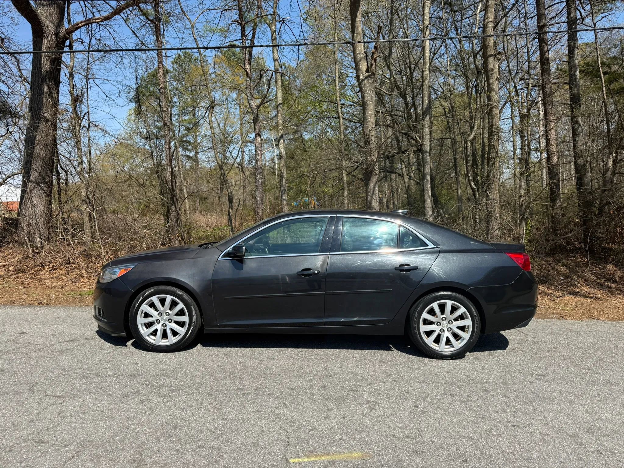 Used 2015 Chevrolet Malibu LT w/ Leather Package FWD image 2