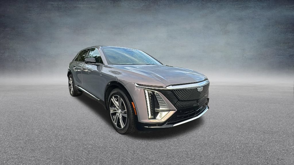 Used 2025 Cadillac Lyriq Luxury AWD/4WD image 3