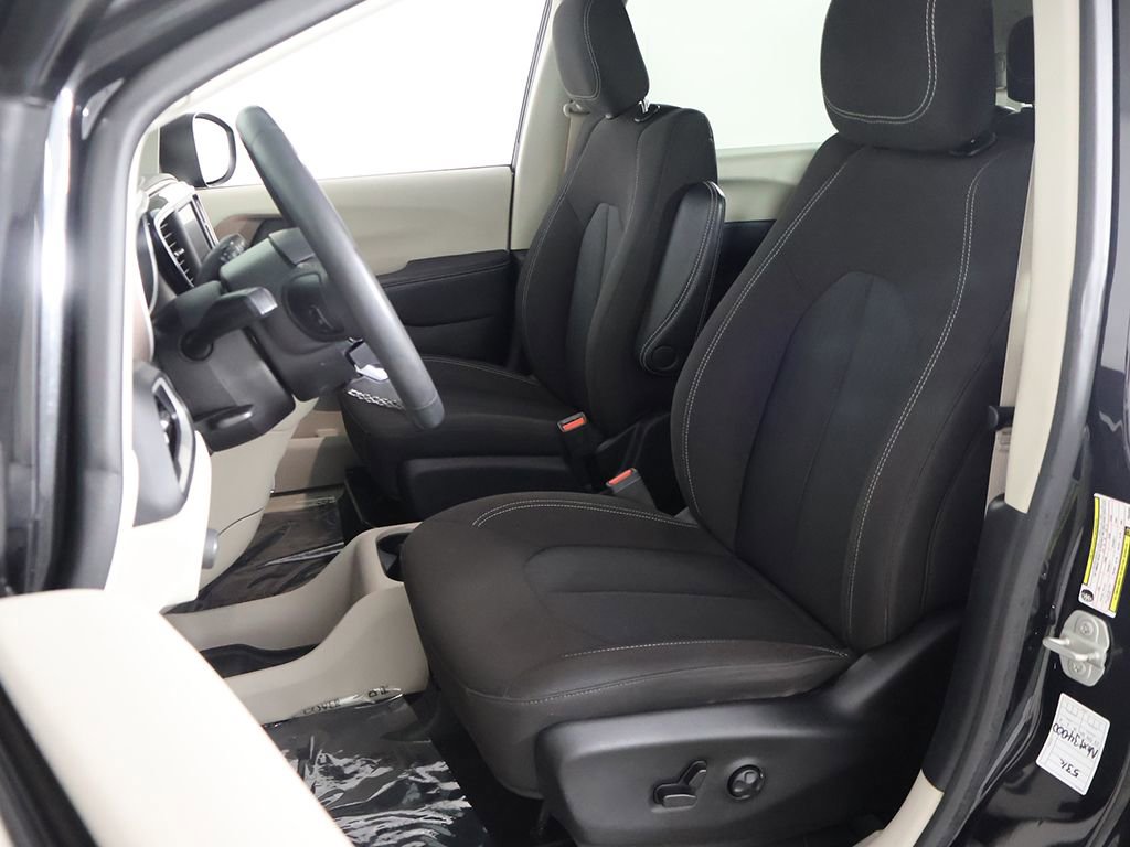Used 2023 Chrysler Voyager LX FWD image 26