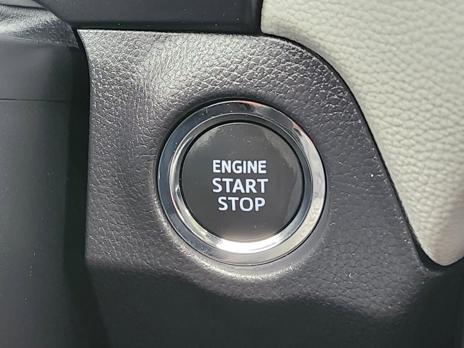 Used 2025 Toyota RAV4 XLE Premium image 25