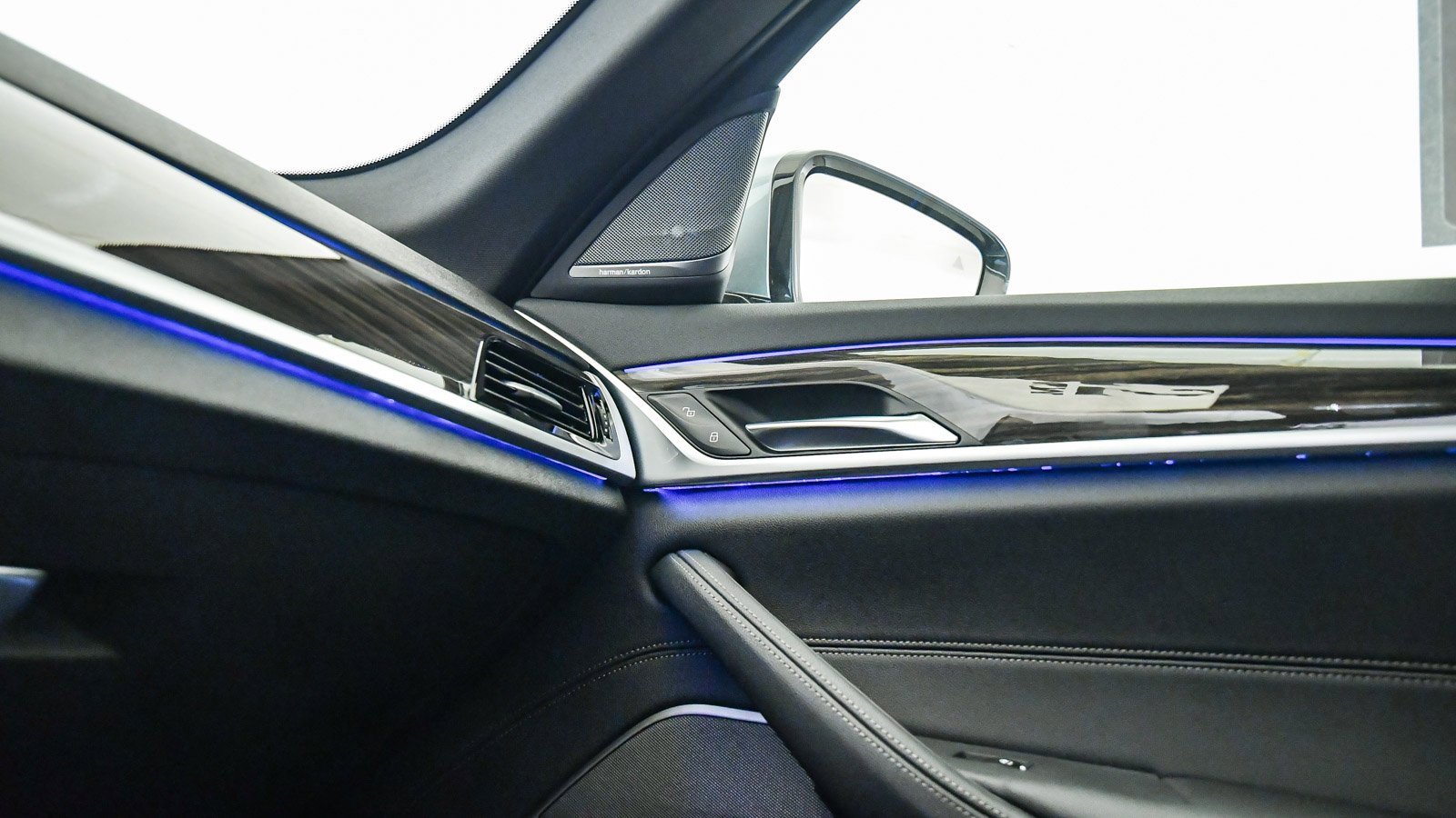 Certified 2022 BMW 530e 530e iPerformance w/ Premium Package image 25