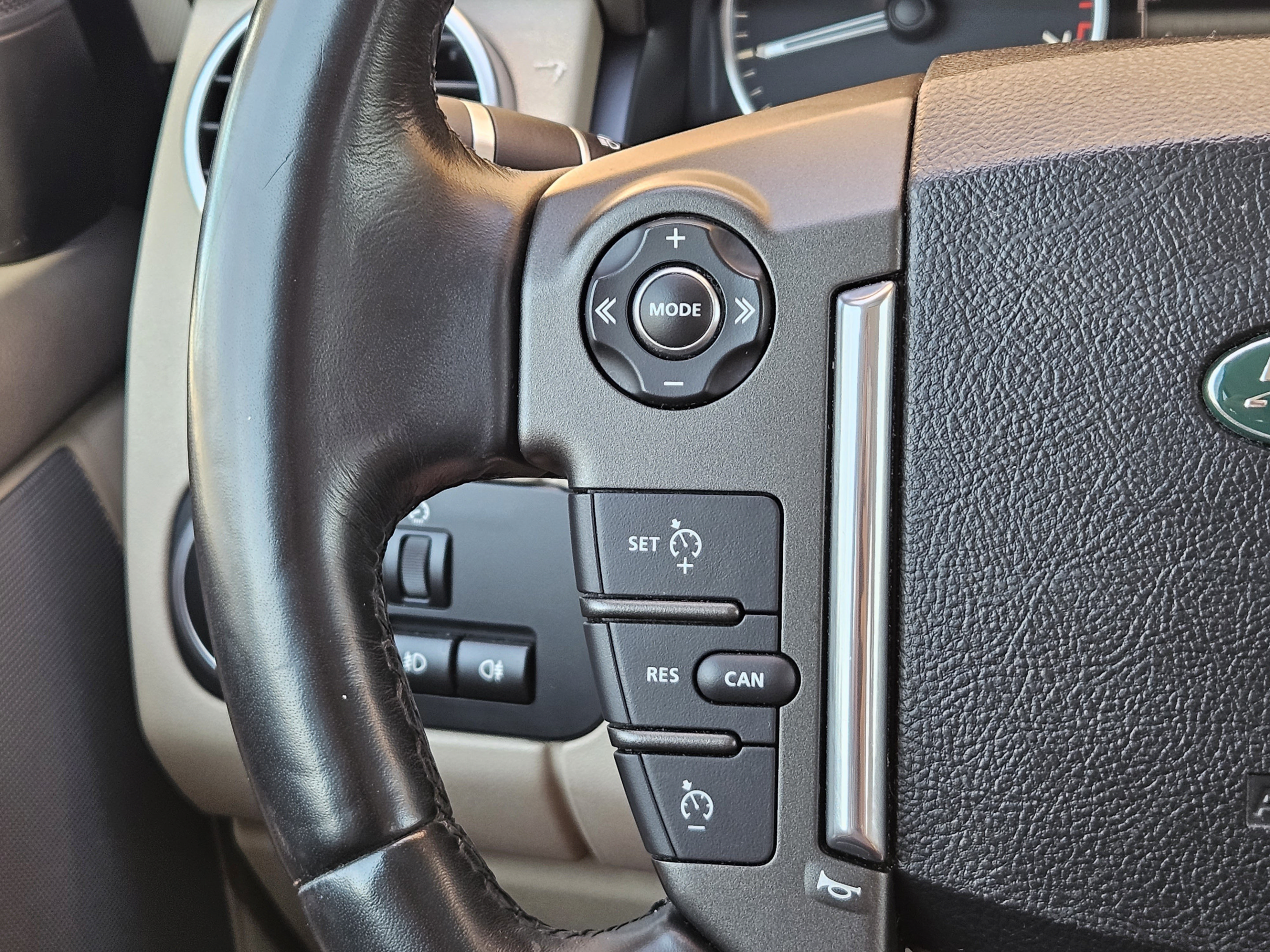 Used 2012 Land Rover LR4 HSE AWD/4WD image 25