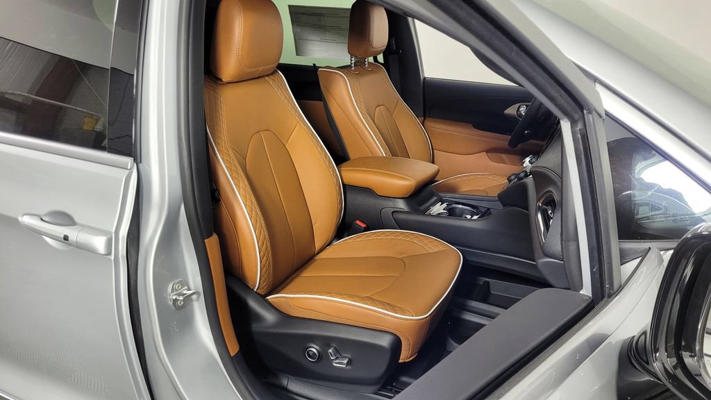 New 2026 Chrysler Pacifica Pinnacle AWD/4WD image 42