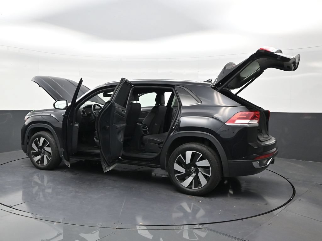 Used 2024 Volkswagen Atlas Cross Sport SE FWD image 31