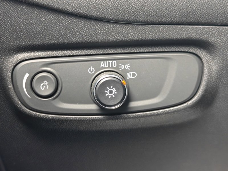 Used 2022 Chevrolet Equinox RS w/ RS Leather Package image 31