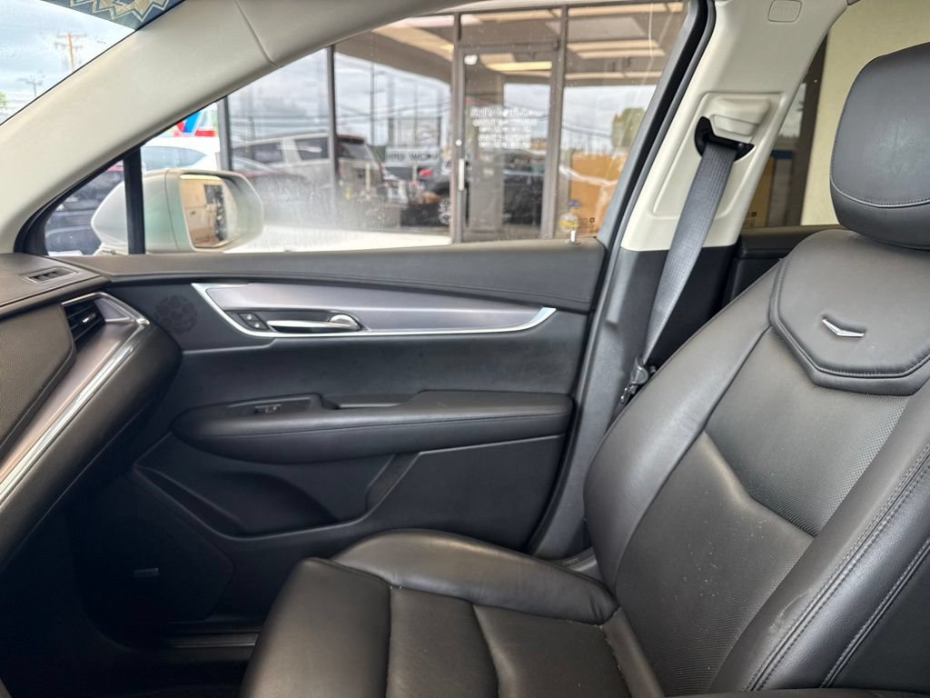Used 2017 Cadillac XT5 Premium Luxury w/ Advanced Security Package AWD/4WD image 32