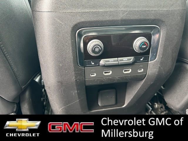 Used 2021 Chevrolet Suburban Z71 w/ Luxury Package image 28
