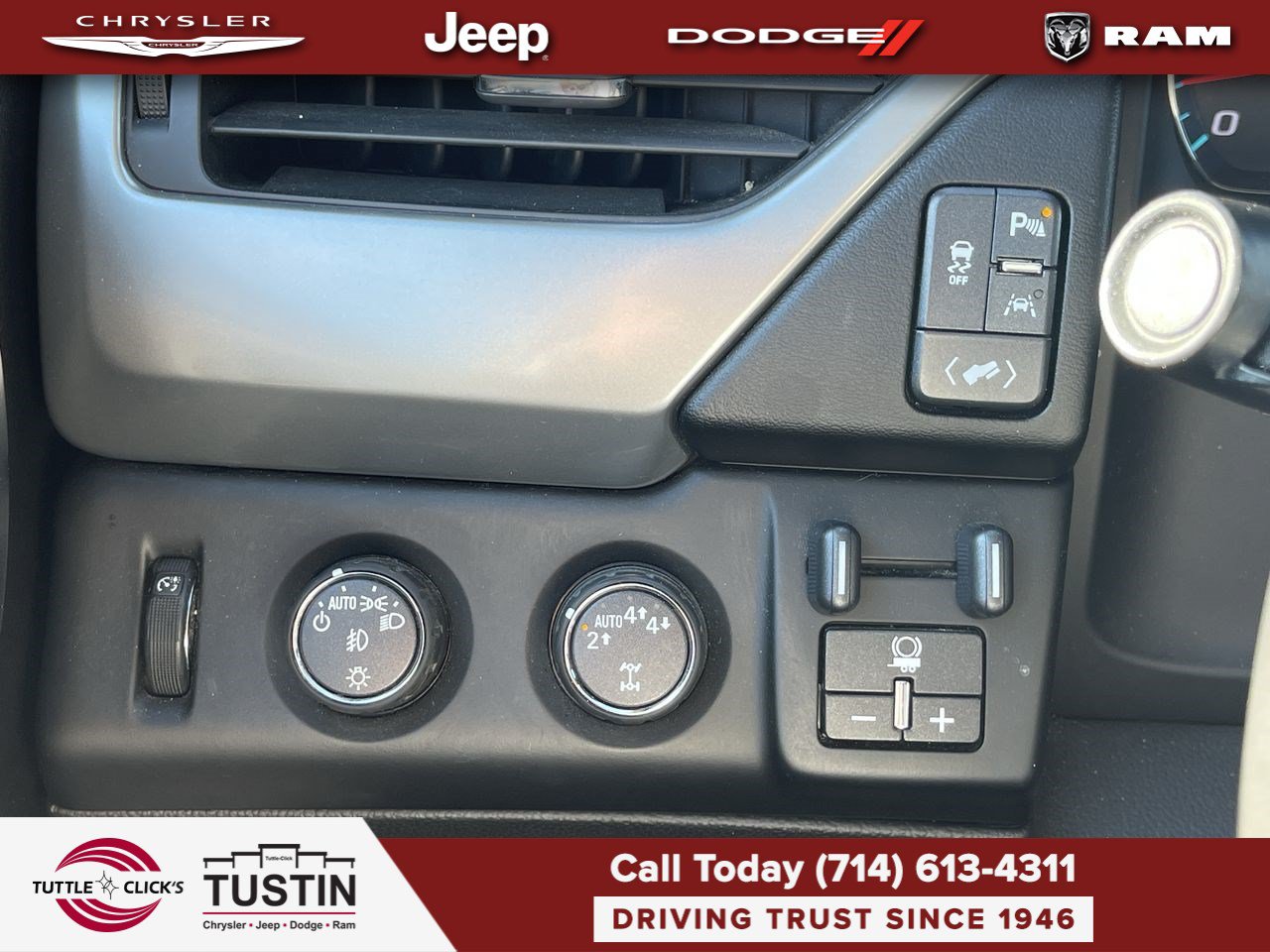 Used 2017 Chevrolet Suburban LT w/ LT Signature Package AWD/4WD image 31