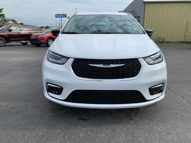 Used 2024 Chrysler Pacifica Touring-L AWD/4WD image 9