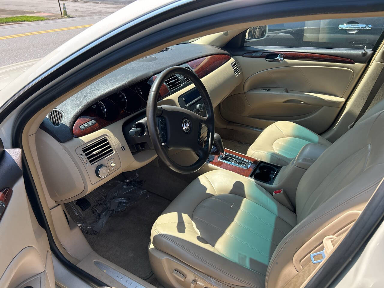 Used 2010 Buick Lucerne CXL image 5