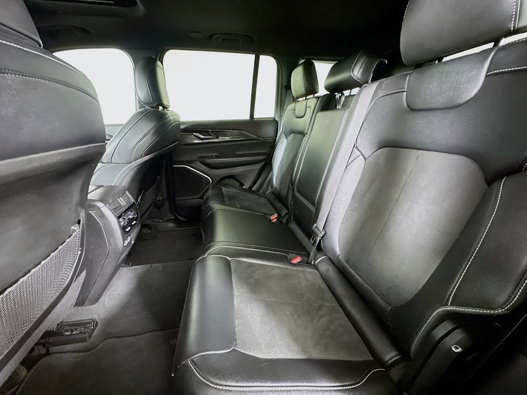 Used 2022 Jeep Grand Cherokee Altitude RWD image 14