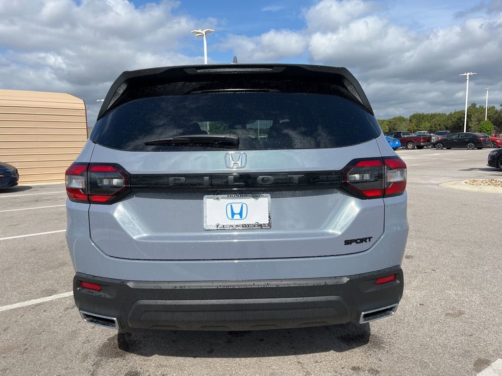 Certified 2025 Honda Pilot Sport image 5