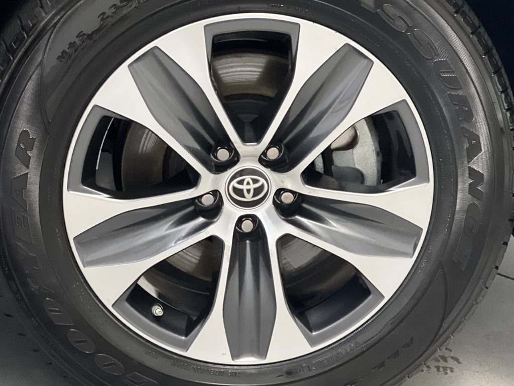 Used 2025 Toyota Highlander XLE FWD image 84