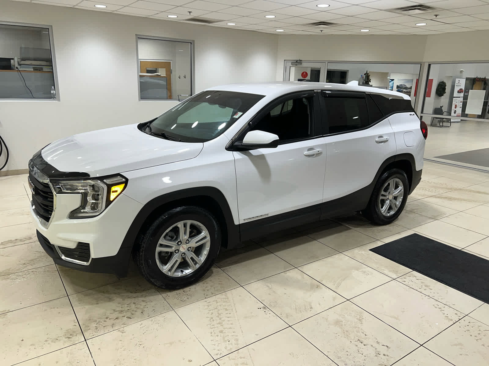 Used 2023 GMC Terrain SLE image 6