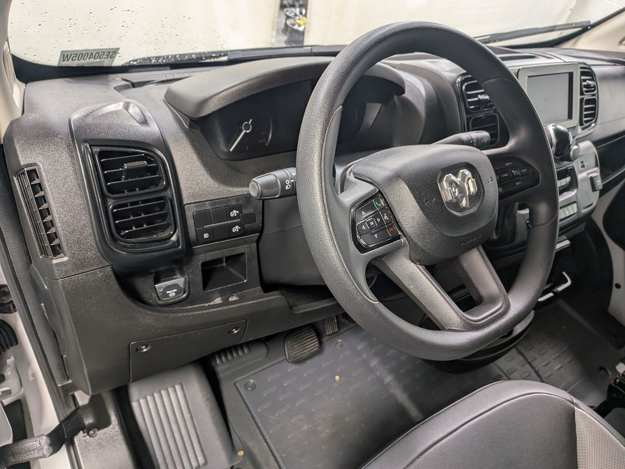 Used 2025 RAM ProMaster 2500 w/ Convenience Group FWD image 17