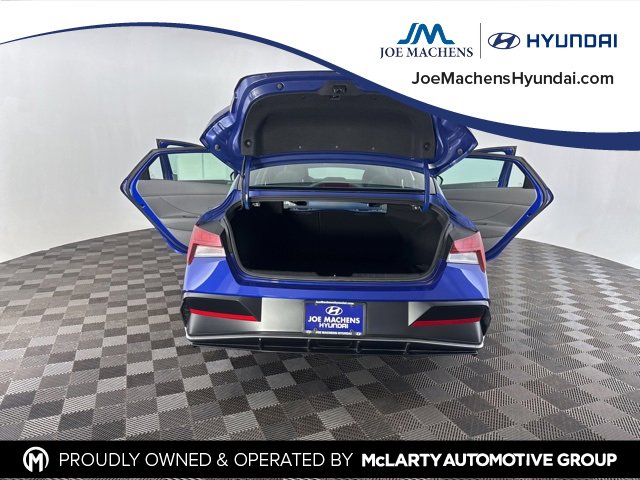 Used 2024 Hyundai Elantra SEL w/ Convenience Package image 18