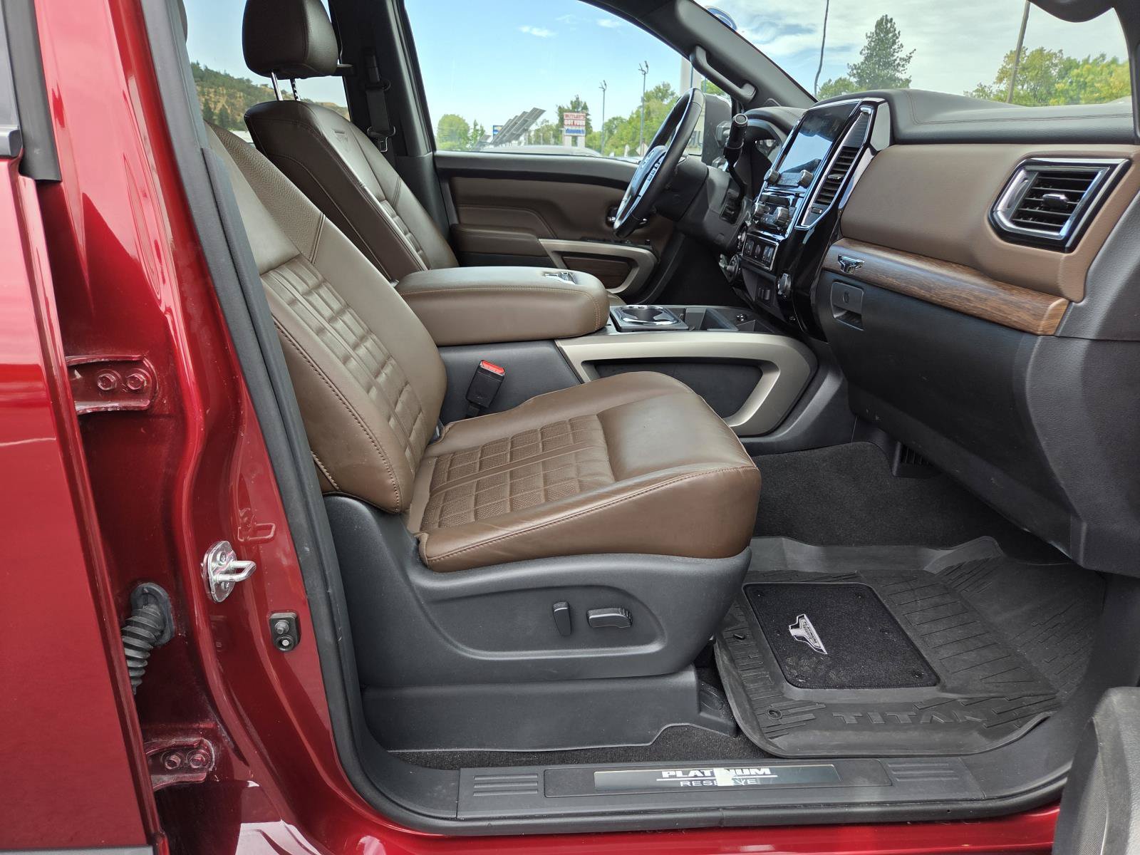 Used 2022 Nissan Titan Platinum Reserve w/ Moonroof Package AWD/4WD image 19
