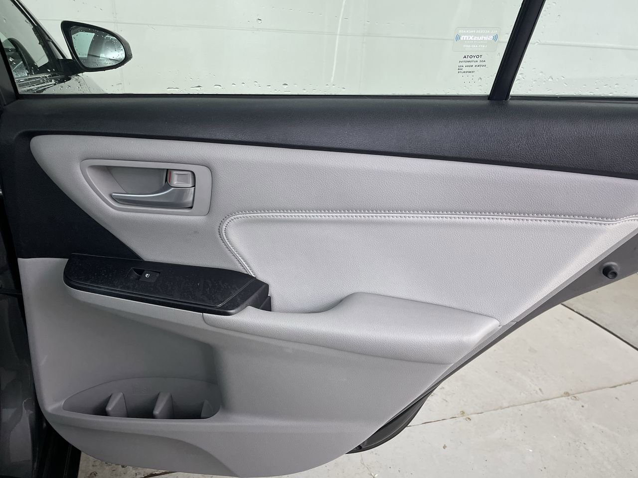 Used 2017 Toyota Camry XLE w/ Moonroof Package FWD image 24