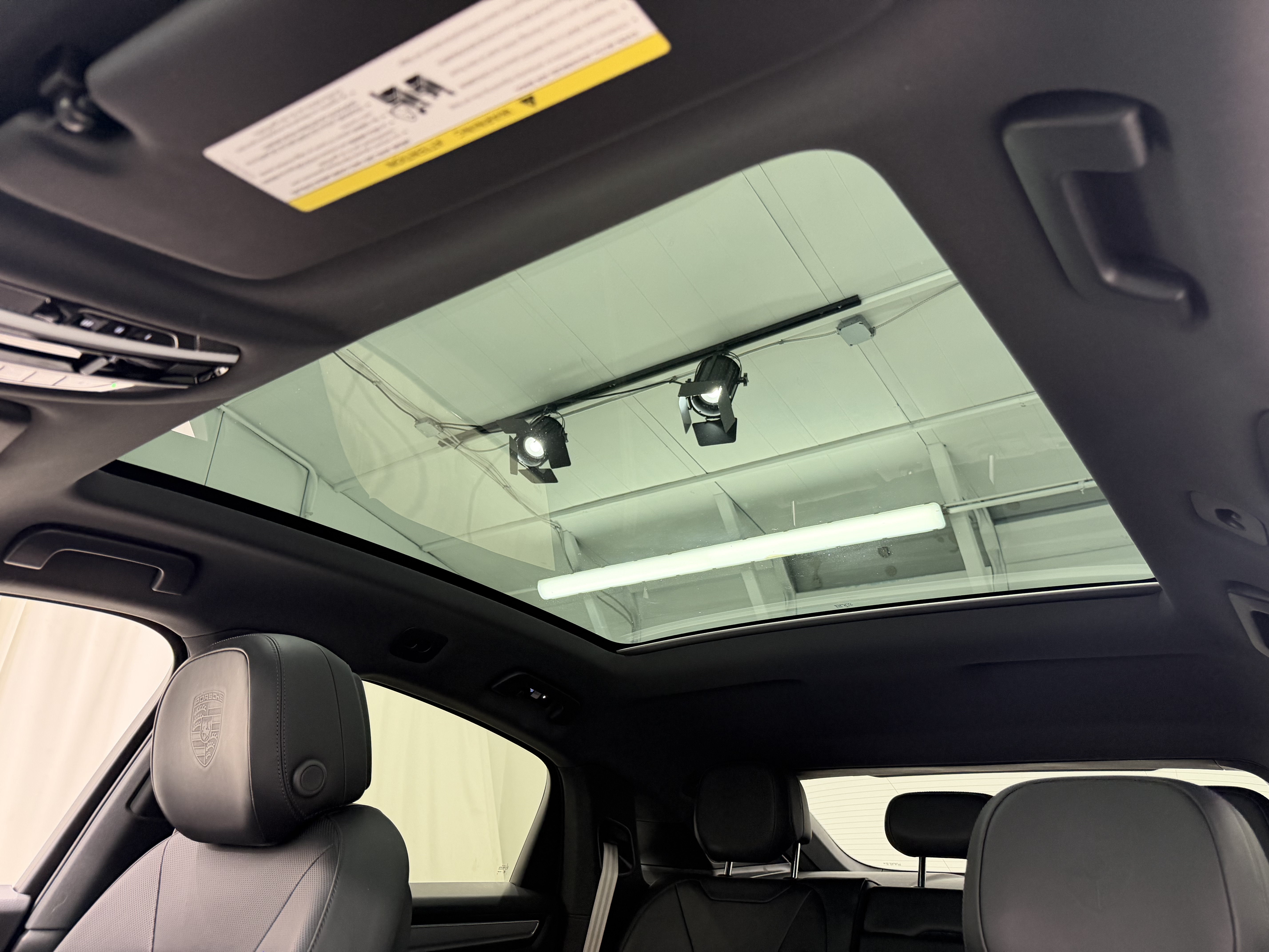 Certified 2022 Porsche Cayenne Platinum Edition AWD/4WD image 36