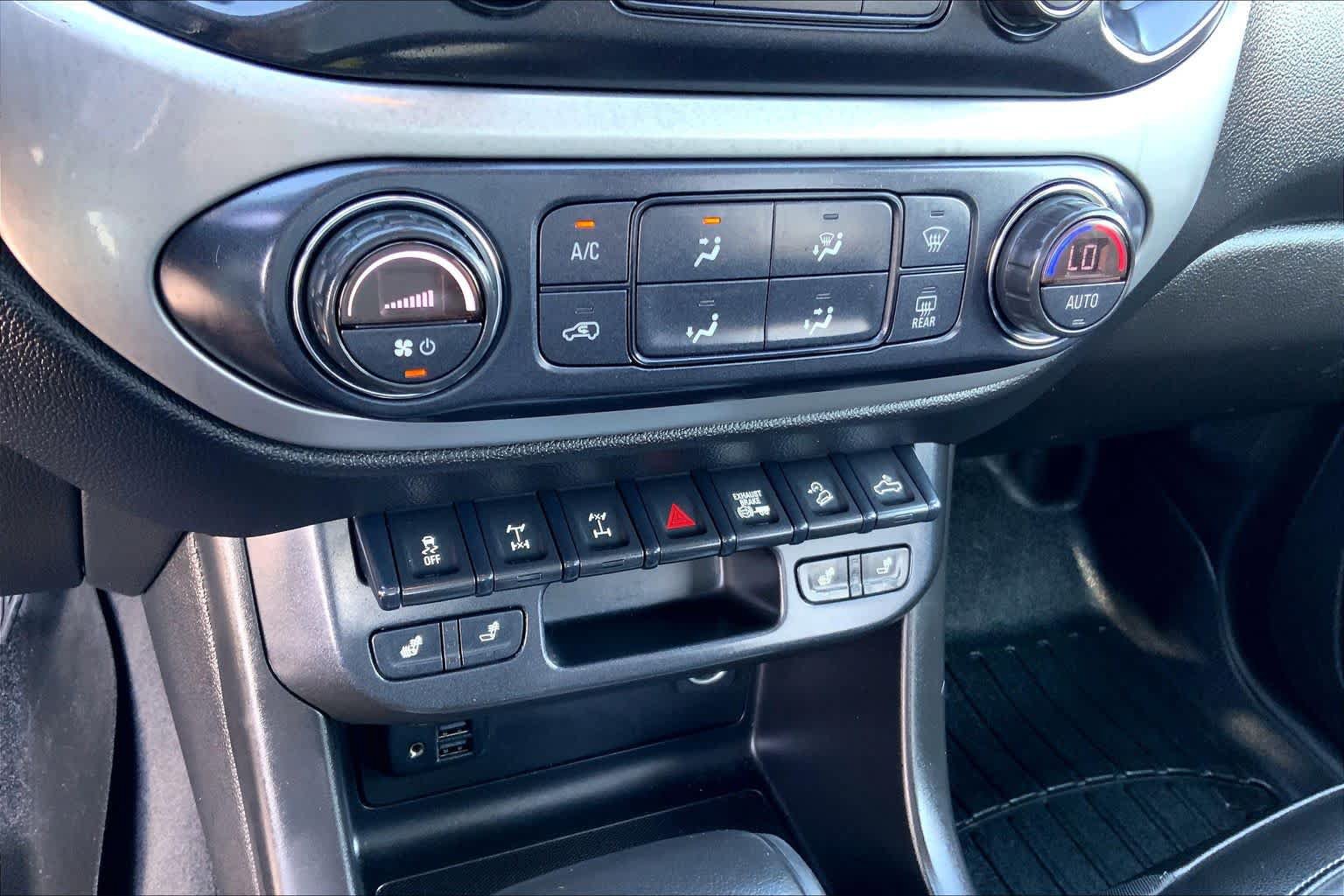 Used 2020 Chevrolet Colorado ZR2 AWD/4WD image 30