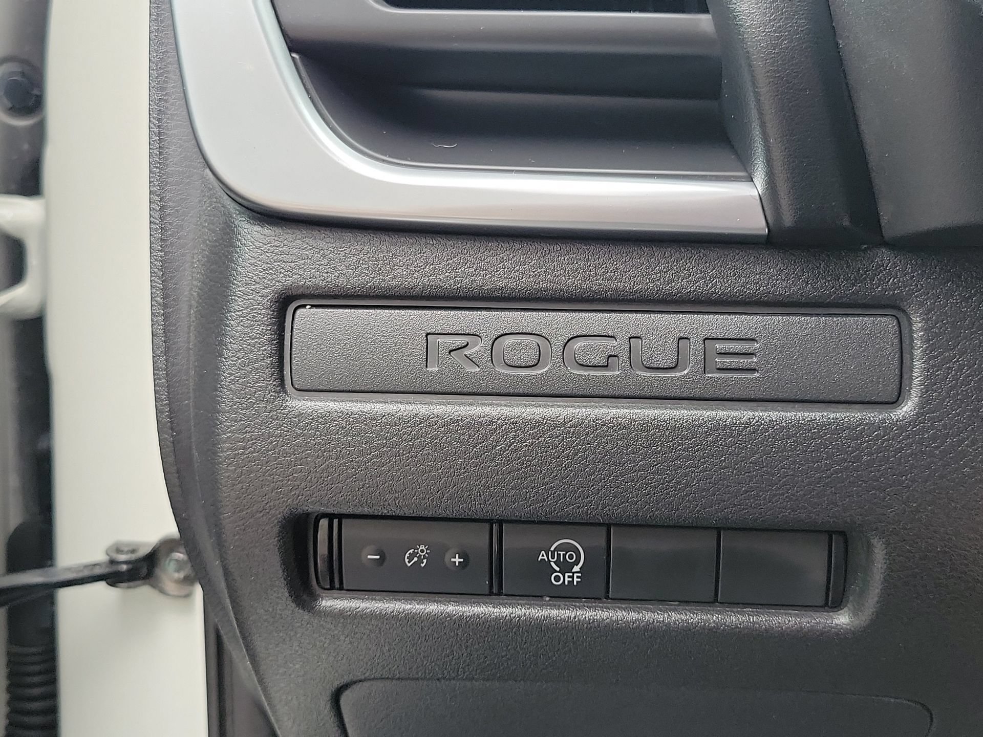 Used 2023 Nissan Rogue S FWD image 10