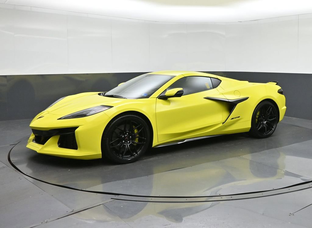 Used 2023 Chevrolet Corvette Z06 RWD image 3