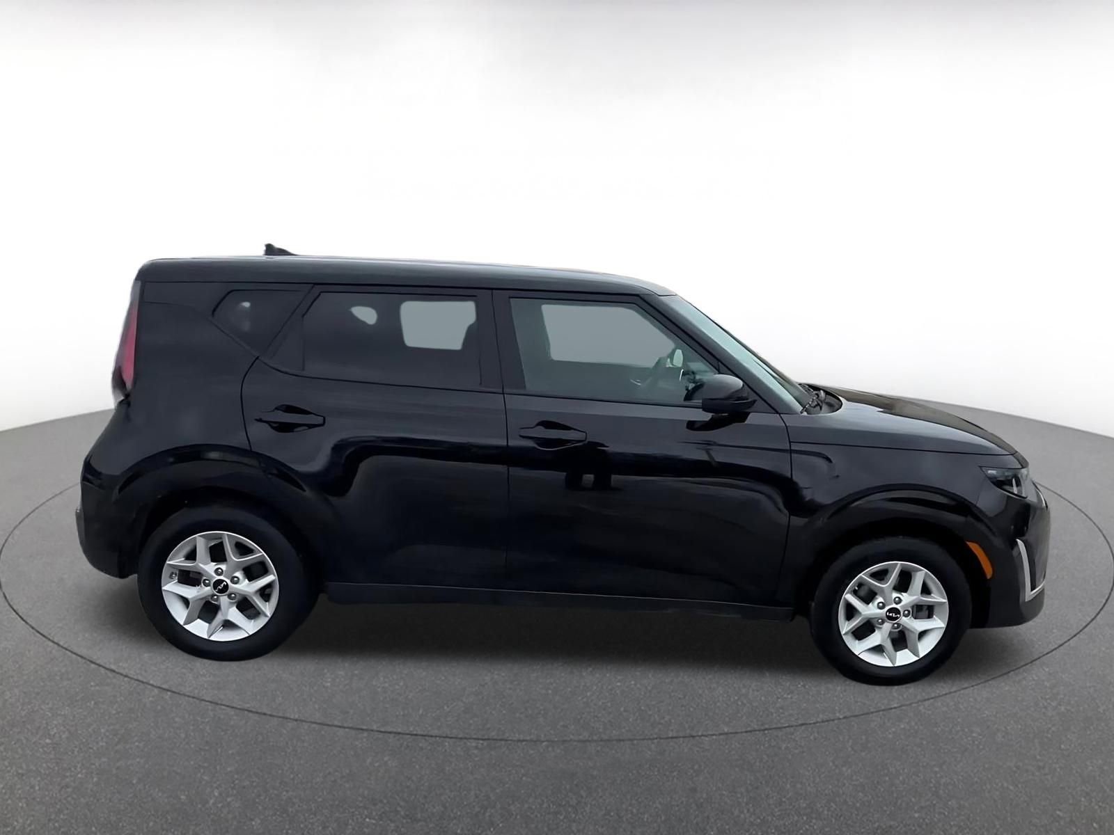 Used 2025 Kia Soul LX w/ LX Technology Package image 16