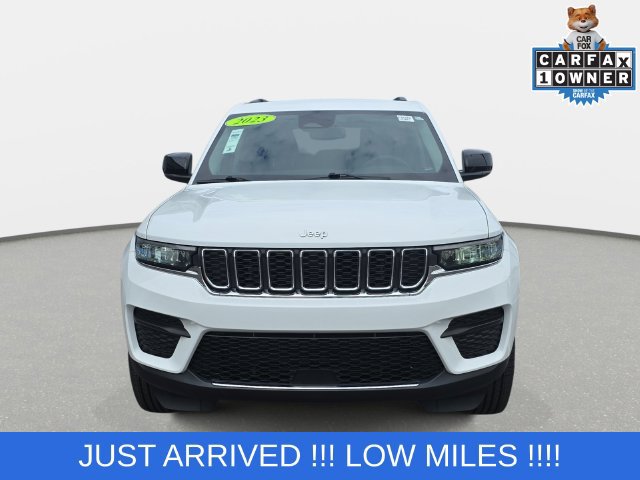 Used 2023 Jeep Grand Cherokee Laredo AWD/4WD image 2
