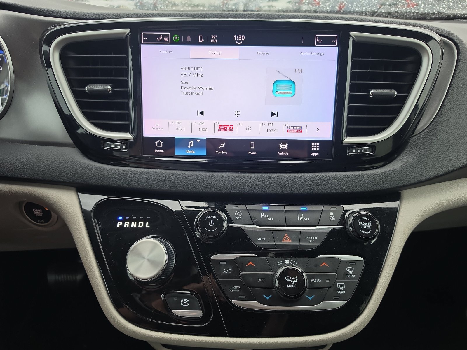 Used 2024 Chrysler Pacifica Touring-L FWD image 16