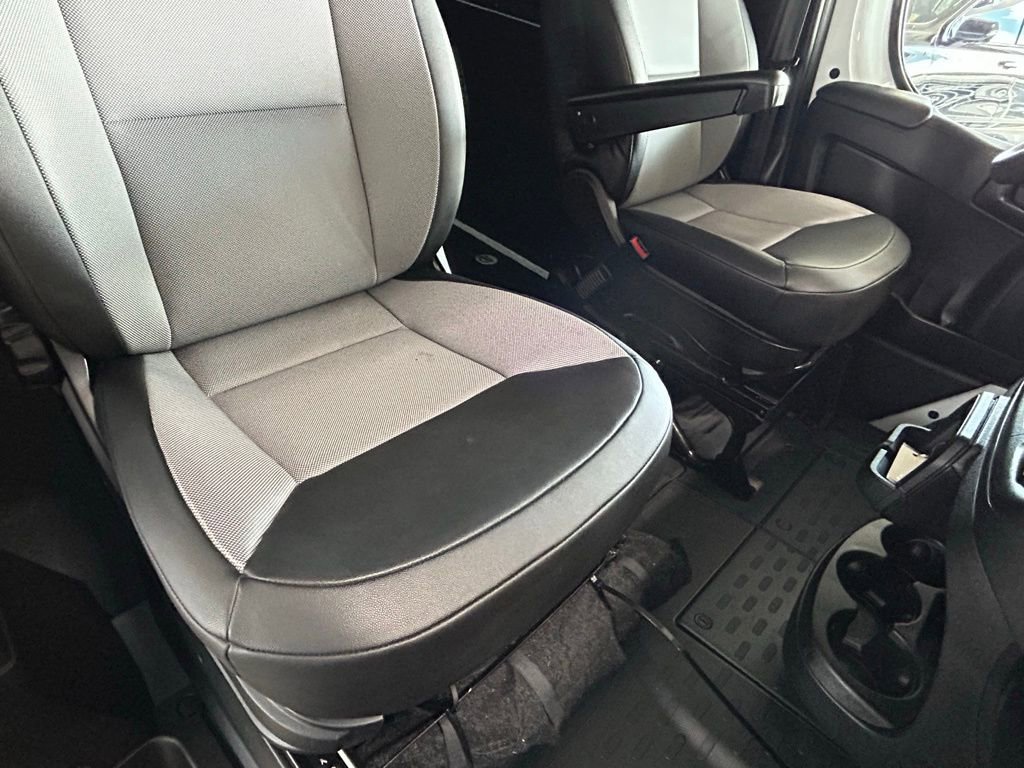 Used 2024 RAM ProMaster 2500 w/ Convenience Group image 33