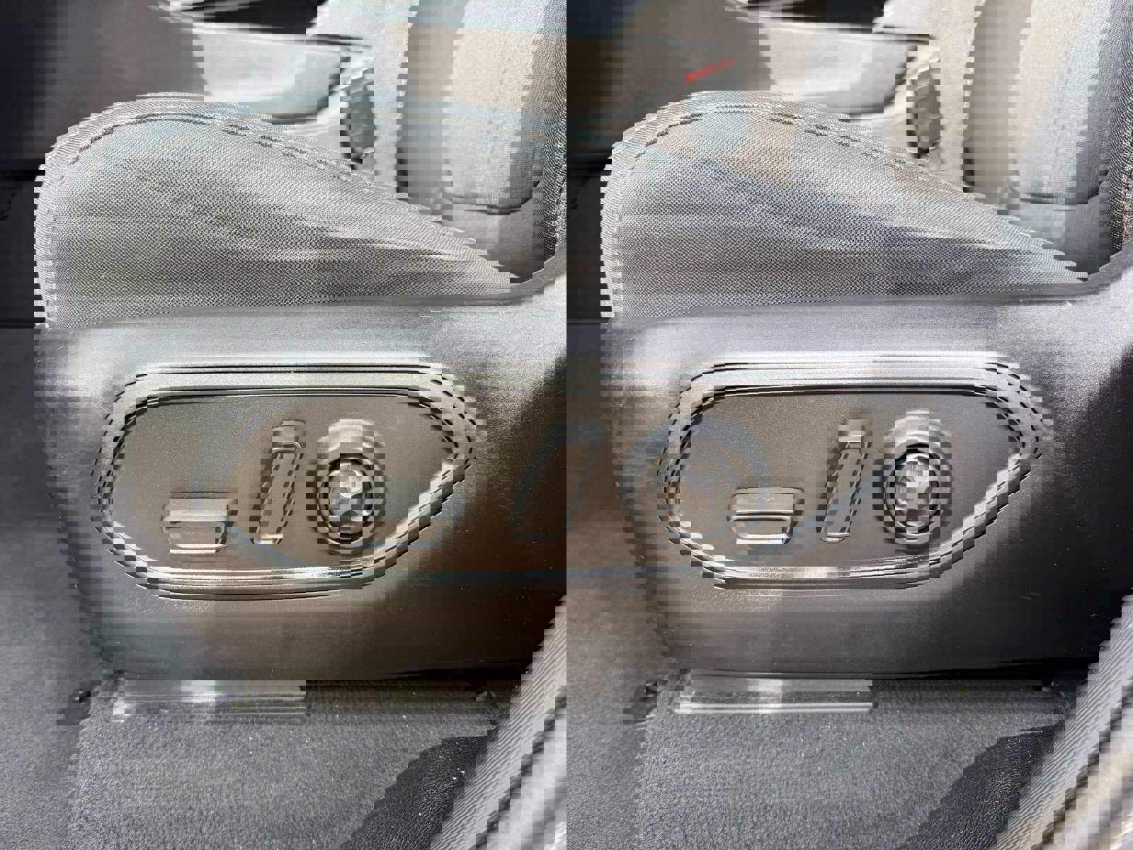 Used 2022 Jeep Grand Cherokee L Laredo w/ Luxury Tech Group I image 12