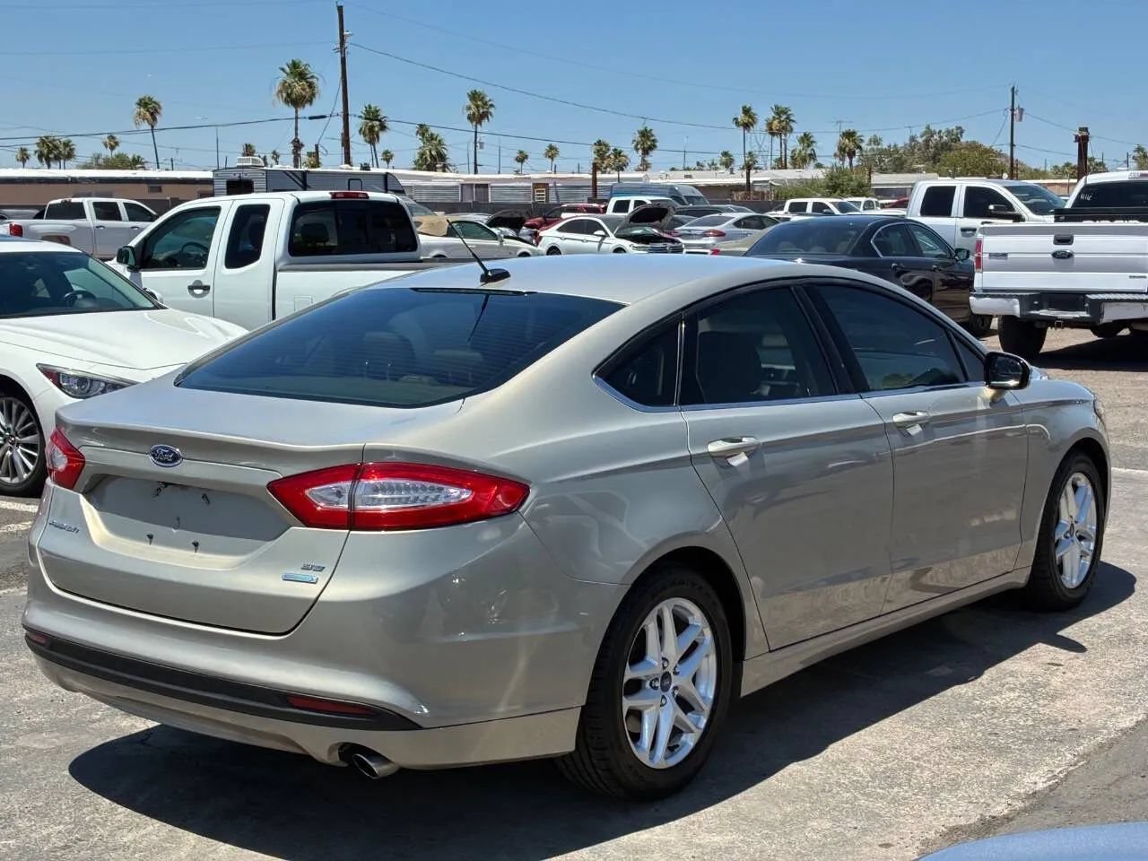 Used 2015 Ford Fusion SE FWD image 9