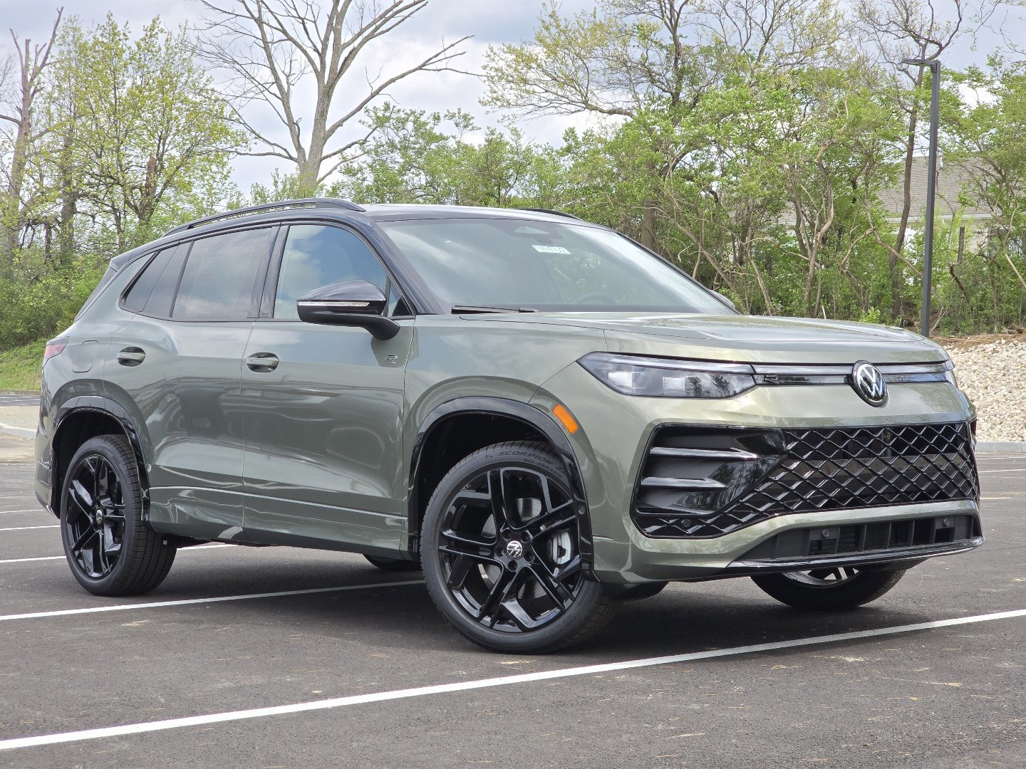 New 2026 Volkswagen Tiguan SE R-Line AWD/4WD video 2