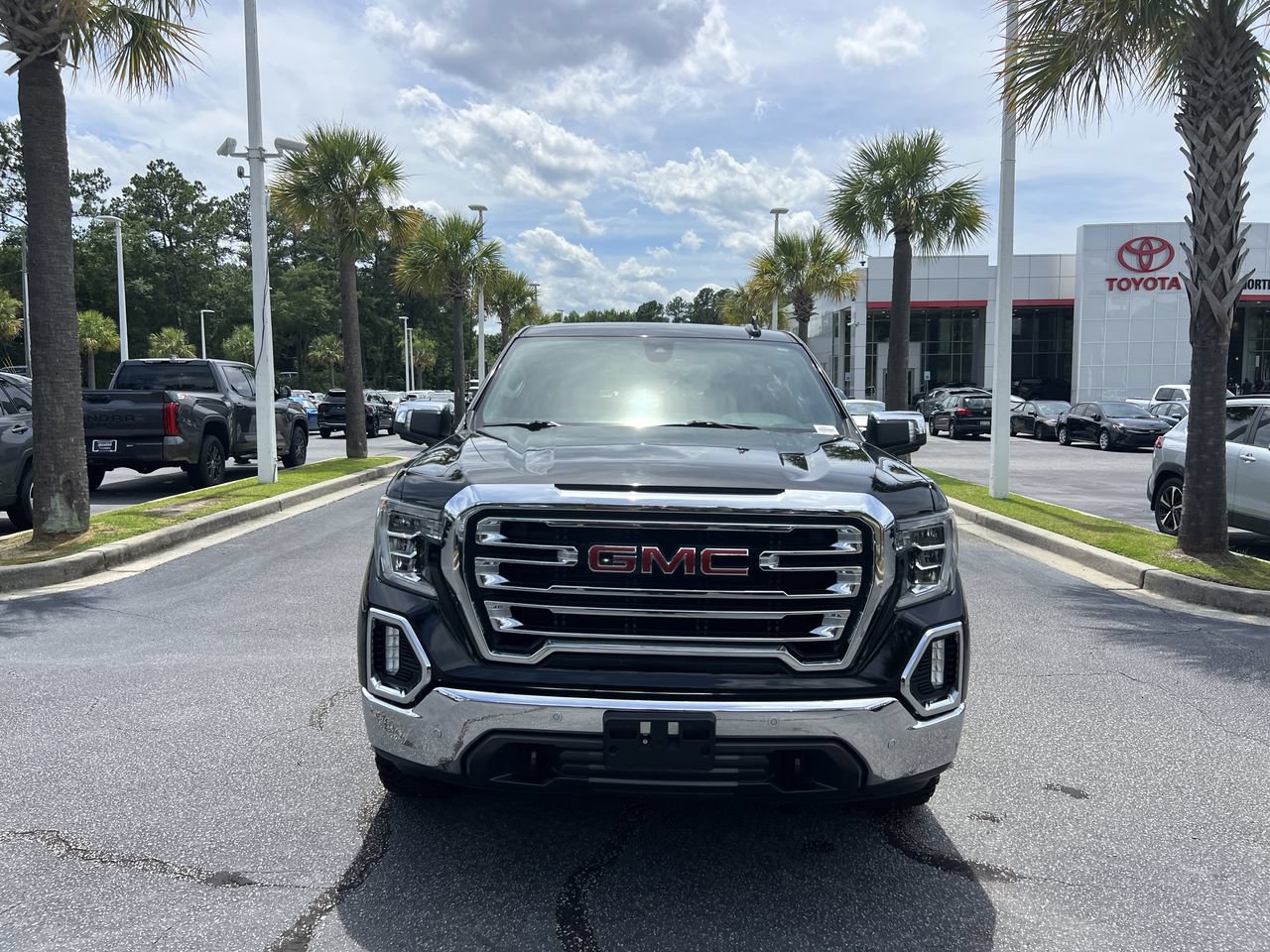 Used 2019 GMC Sierra 1500 SLT w/ SLT Premium Plus Package AWD/4WD image 3