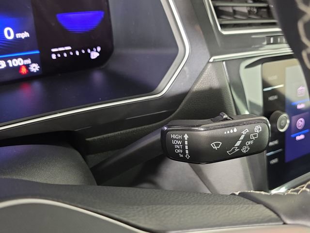 Used 2023 Volkswagen Tiguan SE w/ Panoramic Sunroof Package image 33