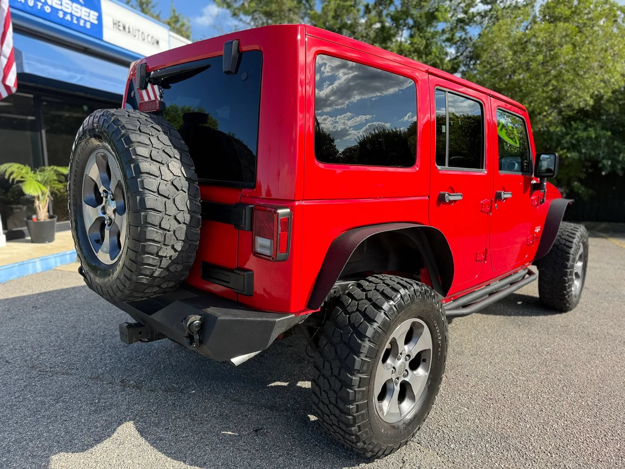 Used 2016 Jeep Wrangler Unlimited Sahara w/ Connectivity Group AWD/4WD image 11