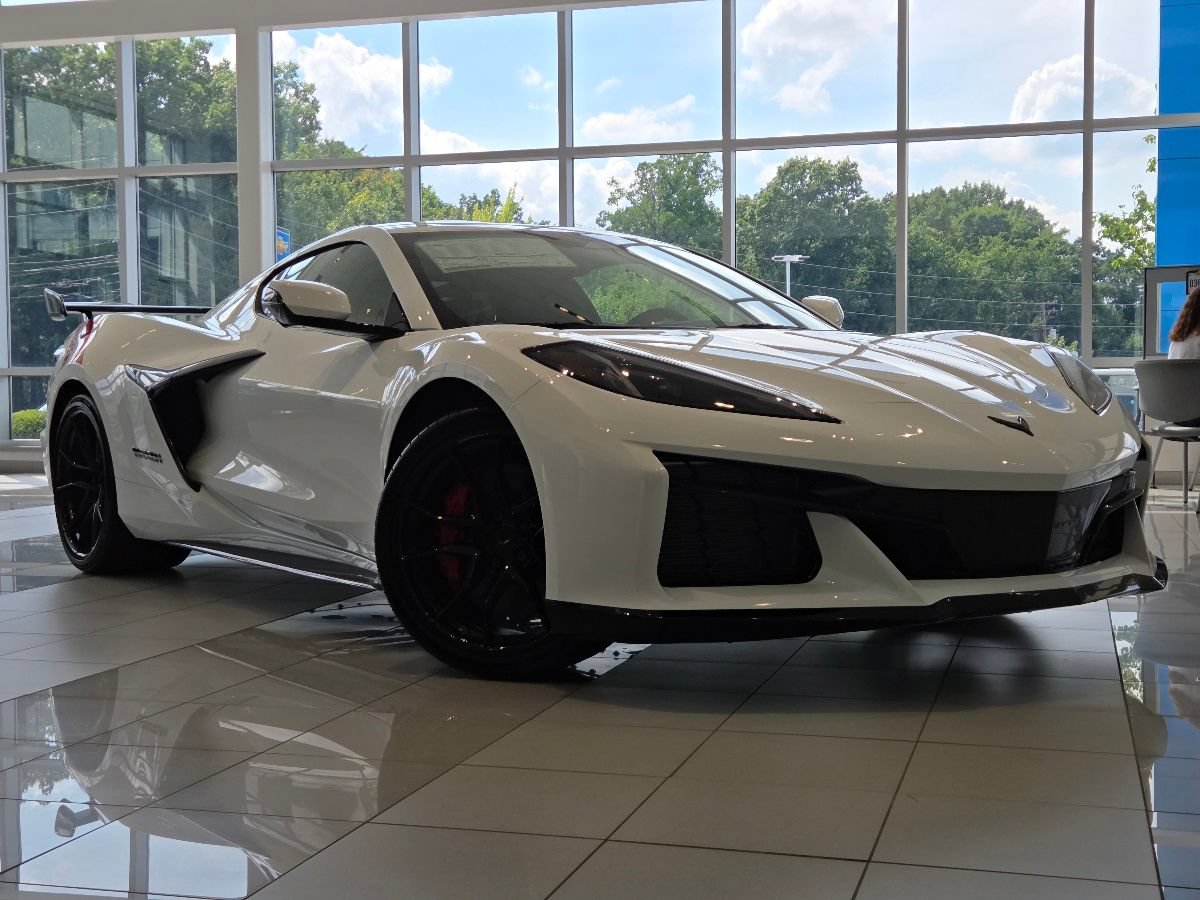 New 2027 Chevrolet Corvette Grand Sport w/ Grand Sport Launch Edition RWD video 2