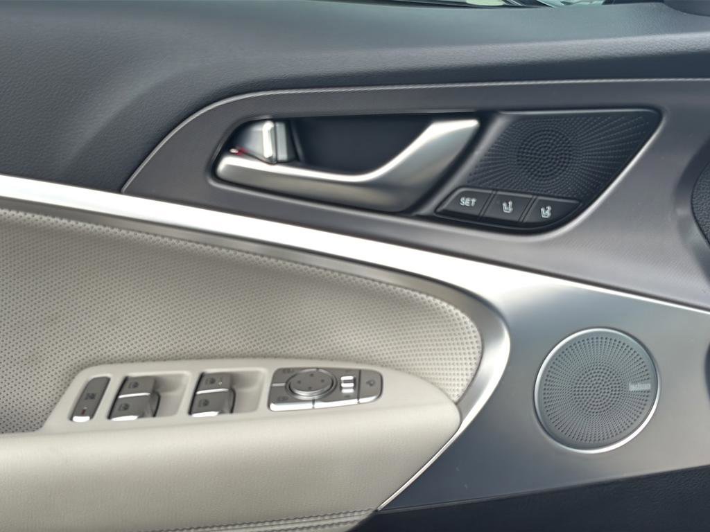 Certified 2025 Genesis G70 2.5T w/ Sport Prestige Package image 17