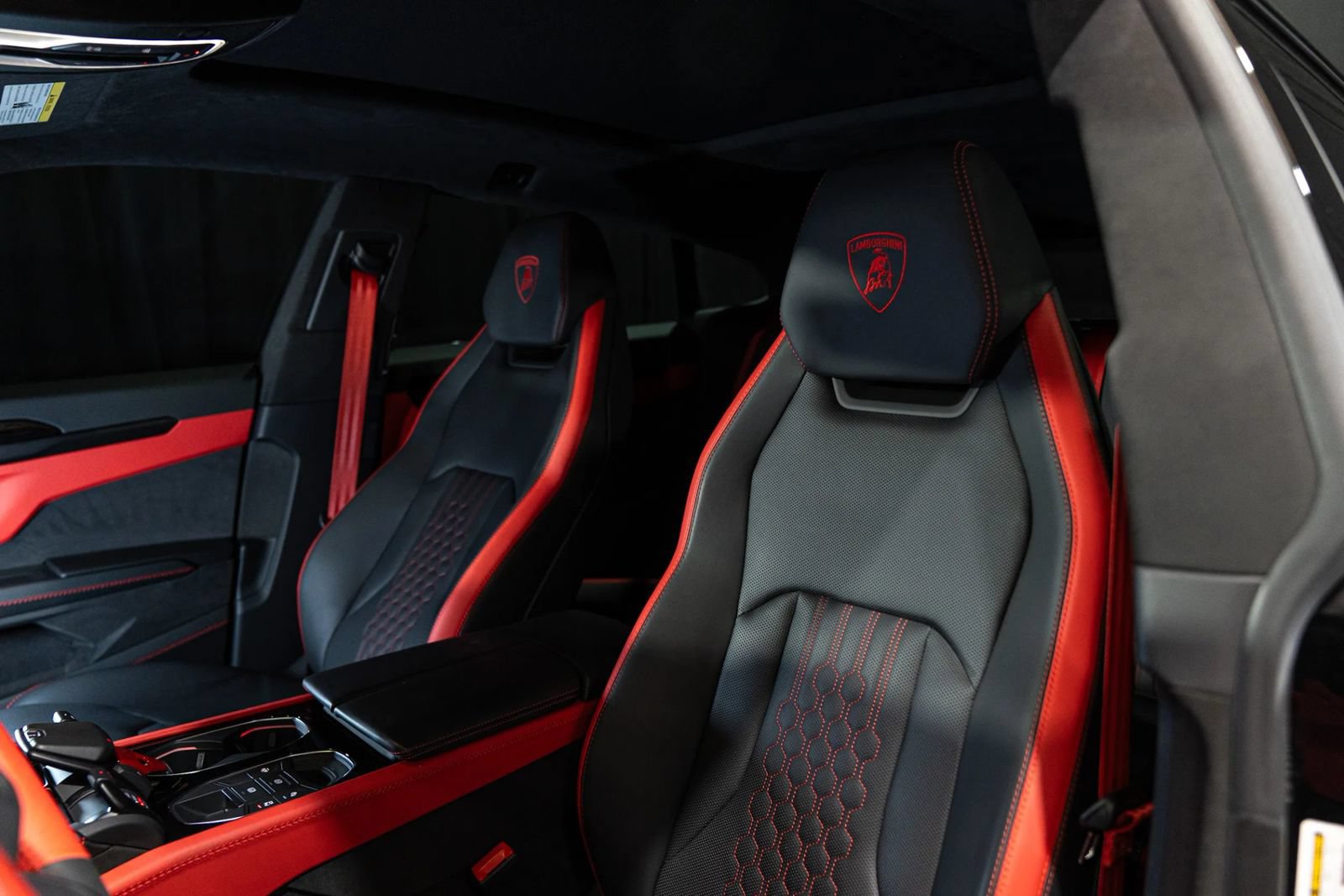 Used 2025 Lamborghini Urus SE AWD/4WD image 26