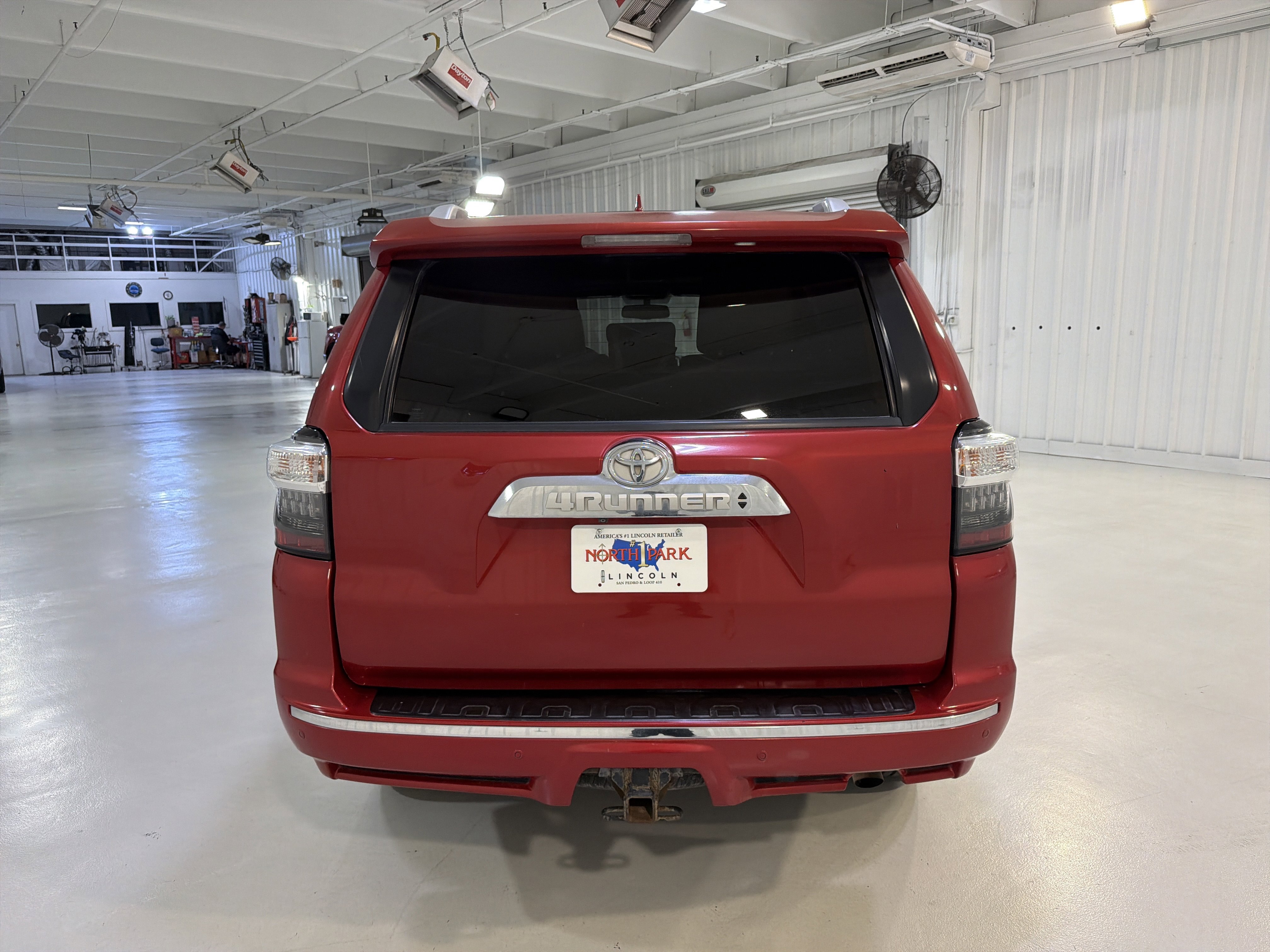 Used 2016 Toyota 4Runner Limited AWD/4WD image 4
