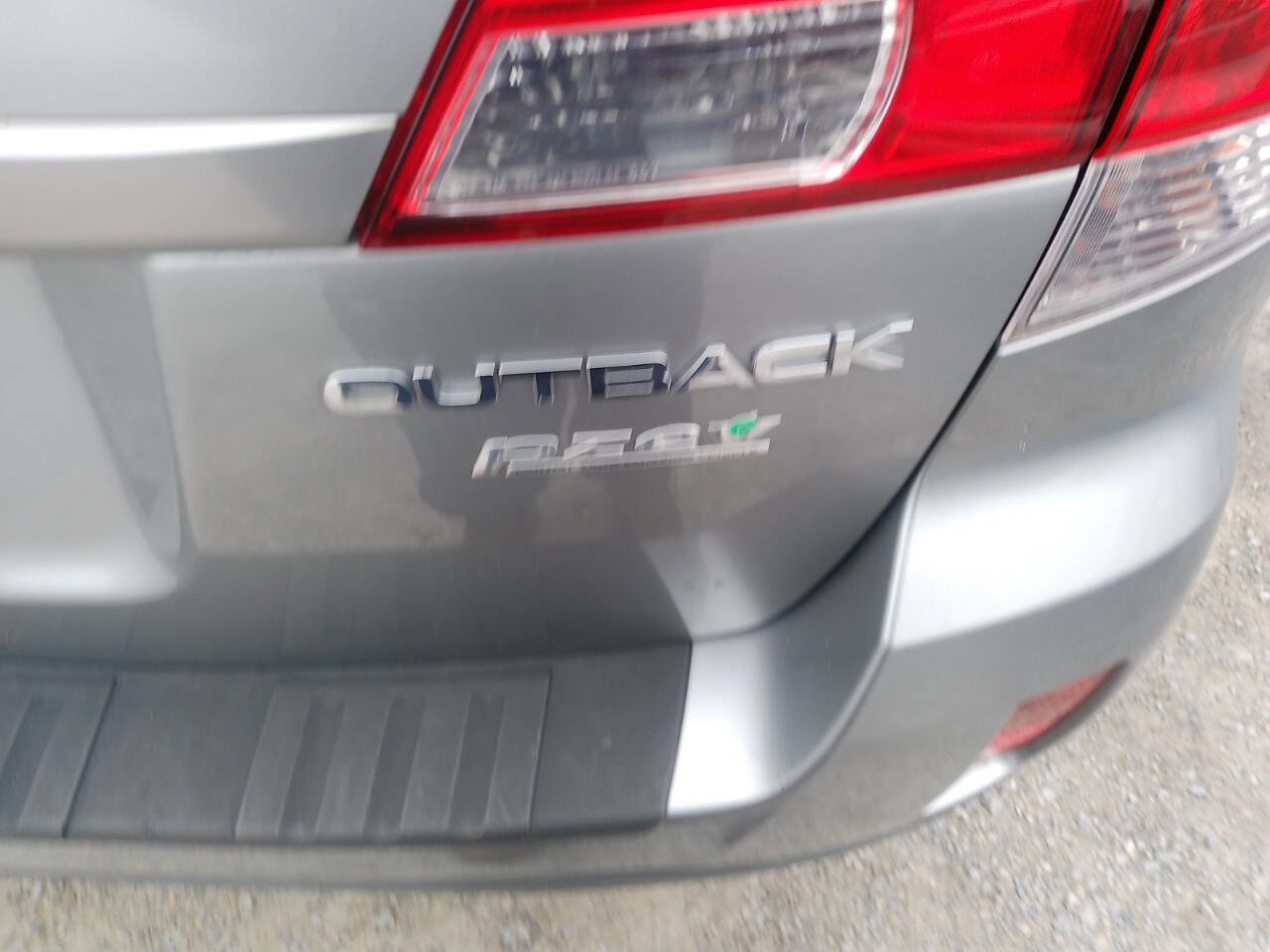 Used 2011 Subaru Outback 2.5i Premium image 12