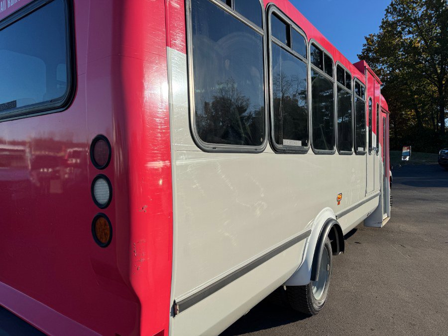 Used 2016 Ford F550 2WD Regular Cab Super Duty image 11