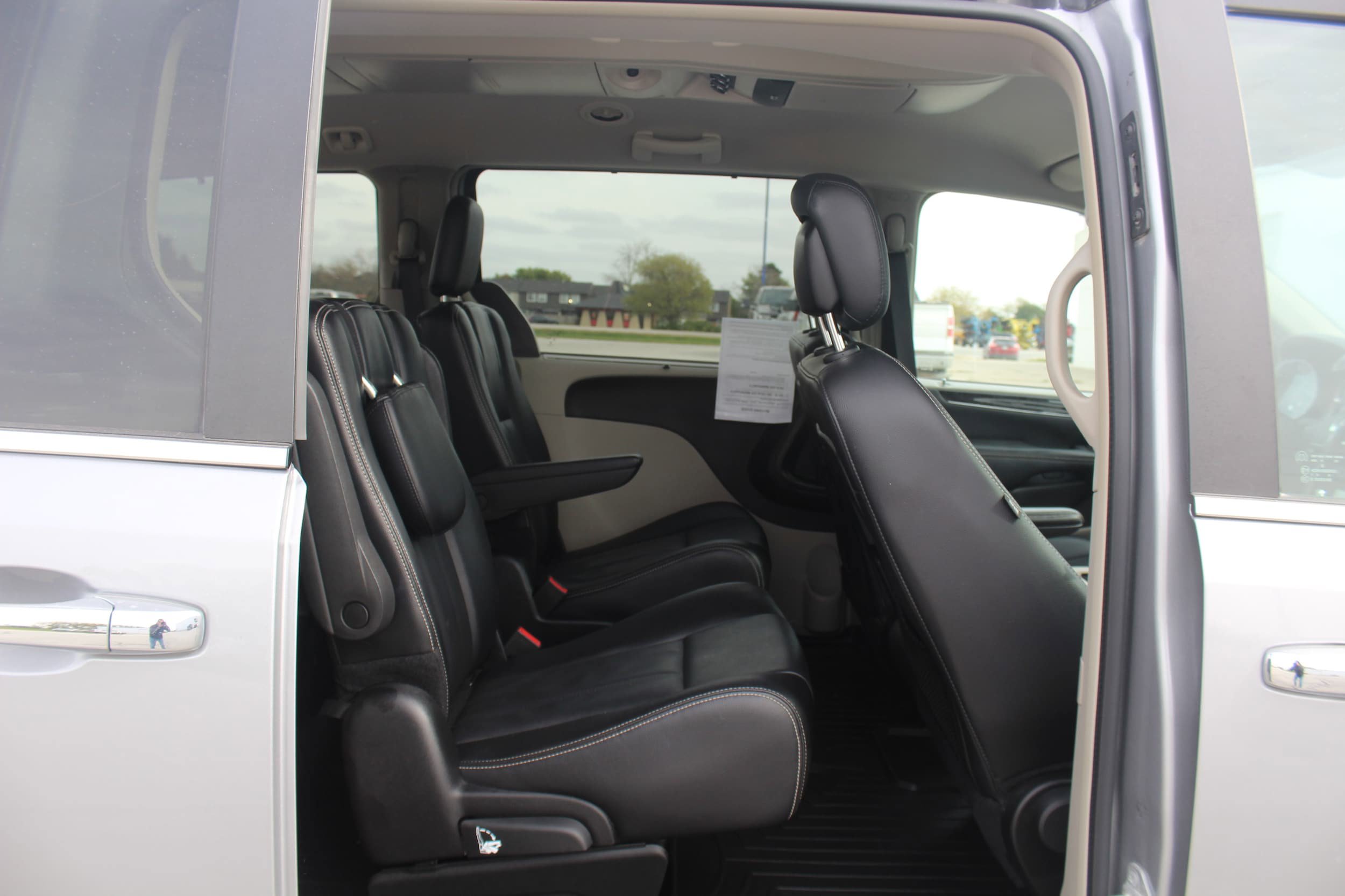 Used 2015 Chrysler Town & Country Touring w/ Trailer Tow Group FWD image 18