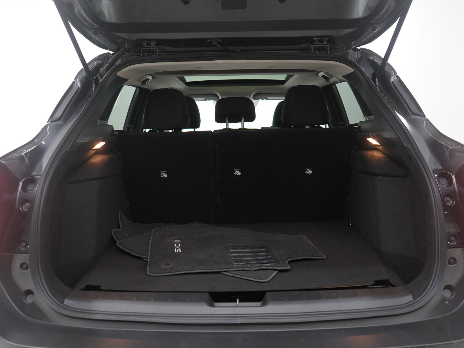 Used 2025 Nissan Kicks SV w/ SV Premium Package image 17