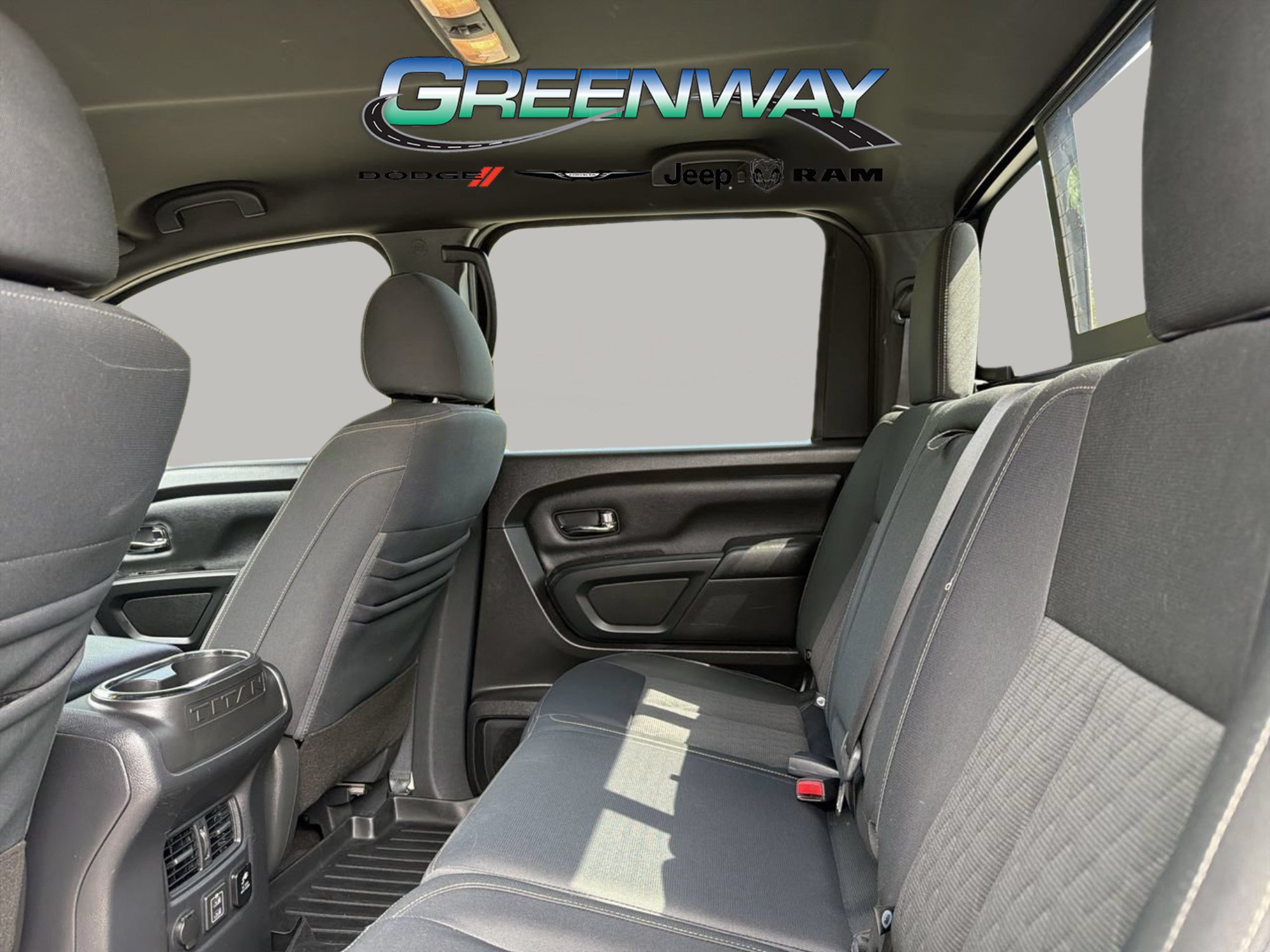 Used 2019 Nissan Titan SV w/ SV Convenience Package RWD image 16