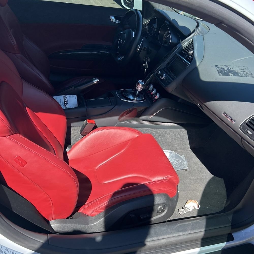 Used 2015 Audi R8 V8 w/ Extended Leather Package AWD/4WD image 10