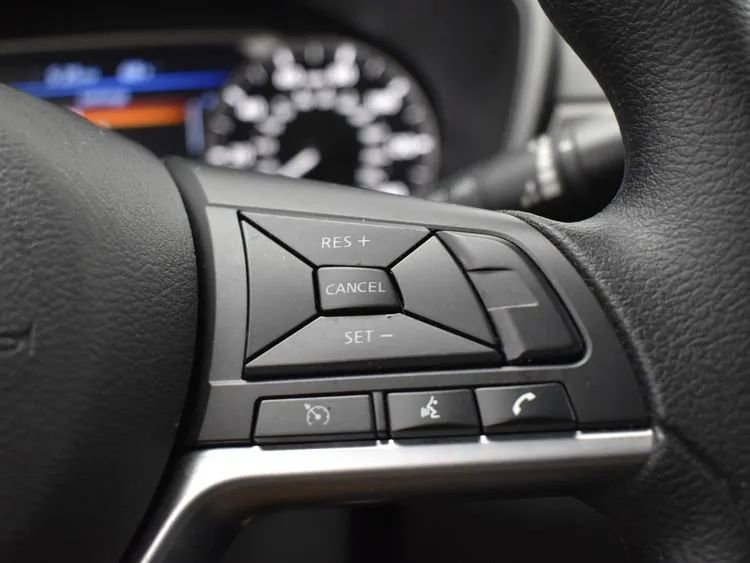 Used 2025 Nissan Altima 2.5 SV image 22