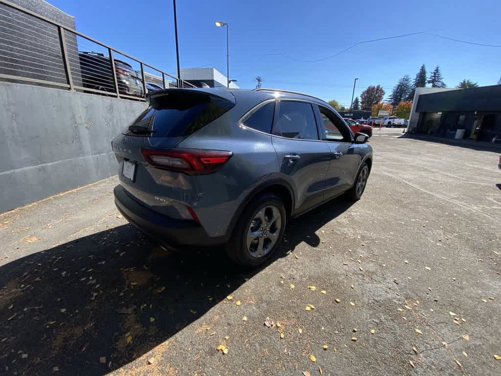 Used 2025 Ford Escape ST-Line Select AWD/4WD image 6